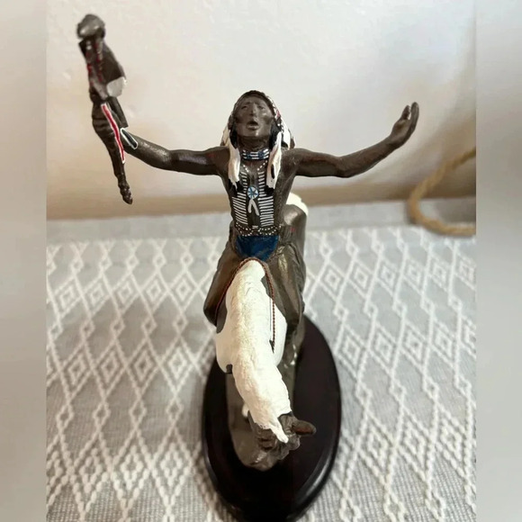 Deliverance Chuck Ren The Hamilton Collection, Bronze Statue 1993. Warrior. - Picture 2 of 9